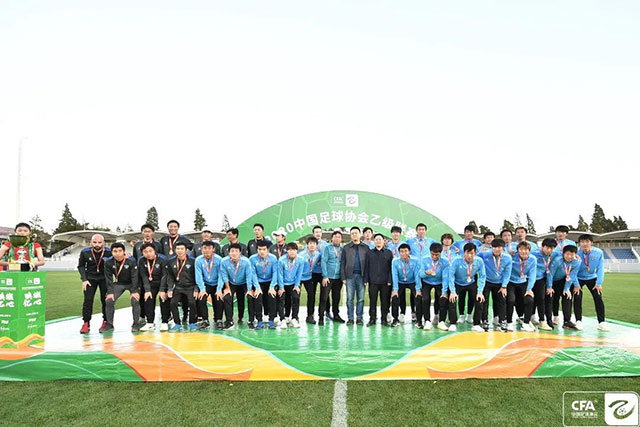 中国篮协官方:周琦加盟广东队 赵睿加盟新疆队